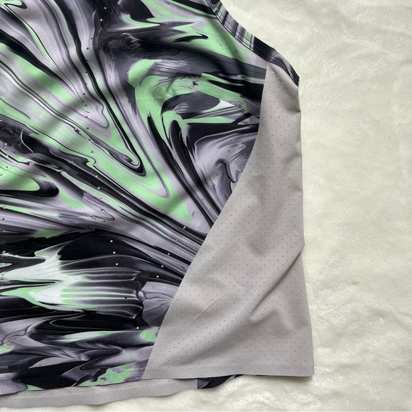 Women’s Lululemon Tanktop - Picture 9 of 10